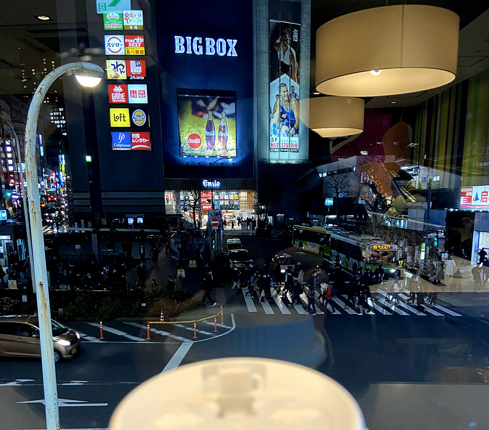 다카다노바바역 앞 맥도날드 2층 창가에서 내려다본 주변 풍경.