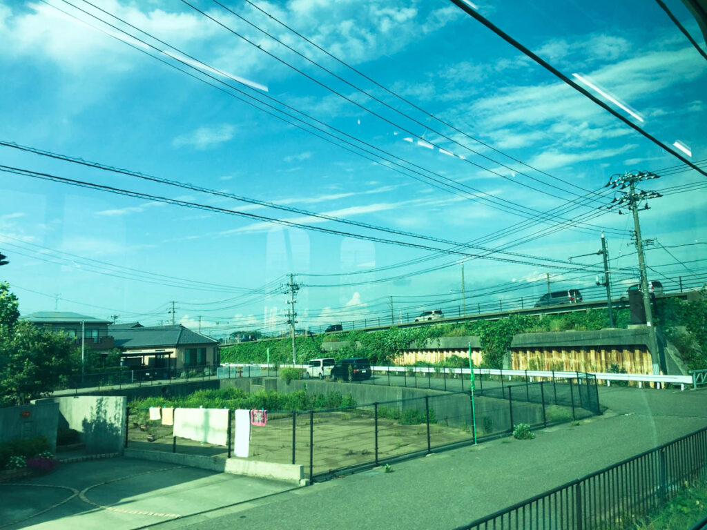 기차 창밖으로 보이는 니가타 풍경