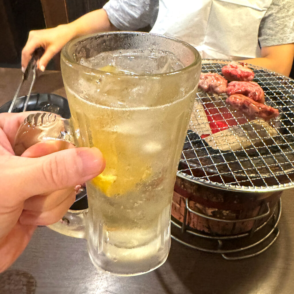 야끼니꾸에는 하이볼이지!