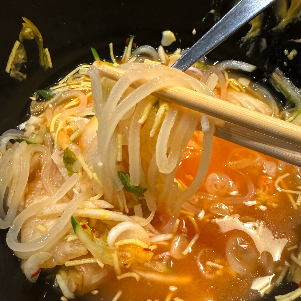 고무 같이 질겅질겅 씹히는 면발^^