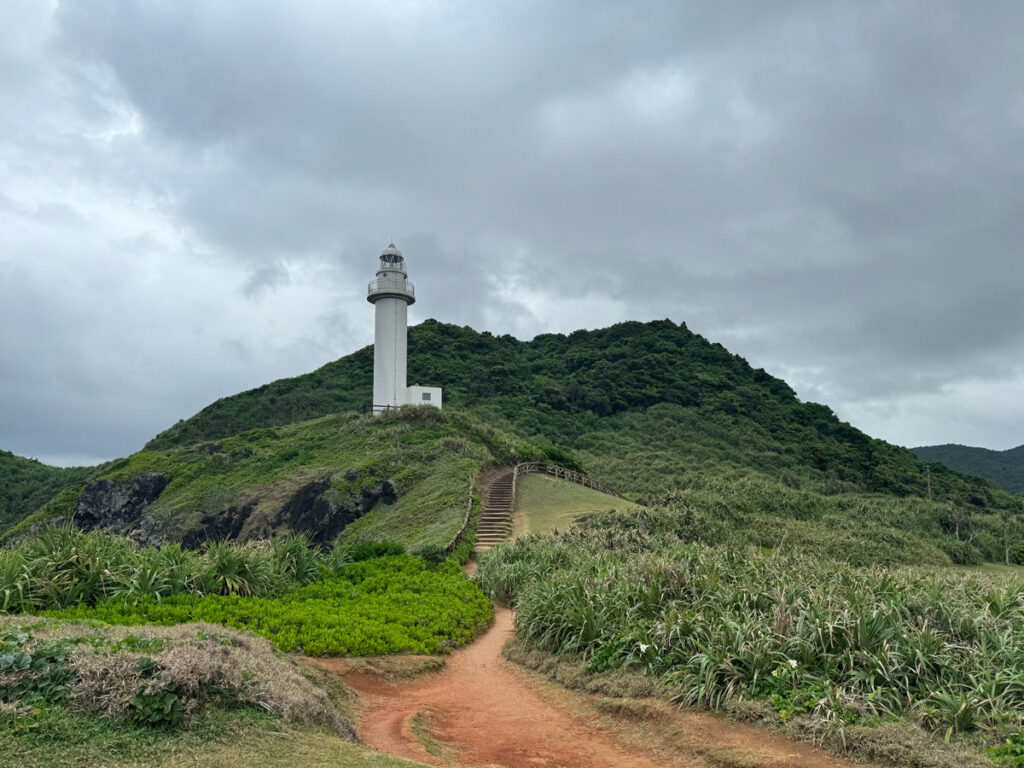 오간자키 등대가 바라 보이는 길