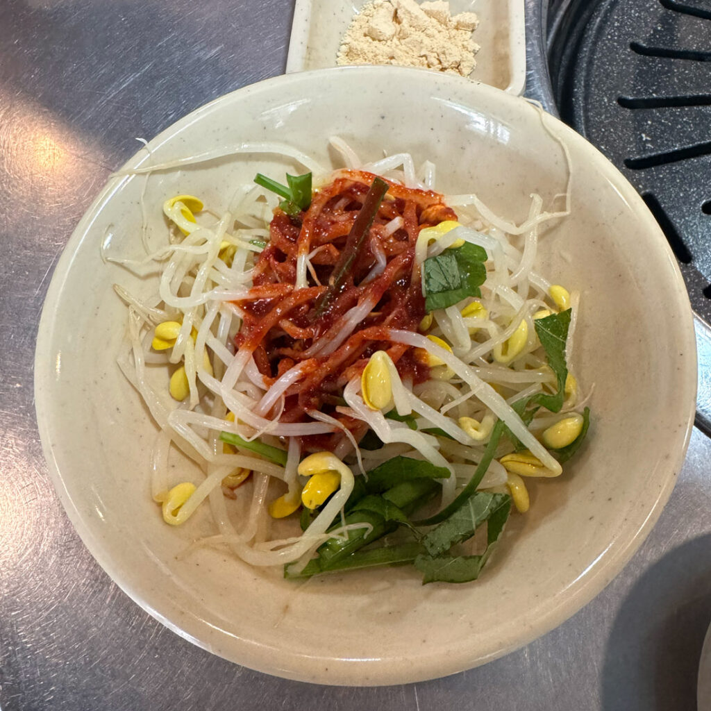 둥둥막창구이 기본 반찬 콩나물 무침