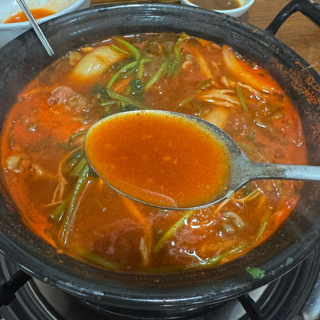 등촌샤브칼국수 버섯매운탕칼국수 국물