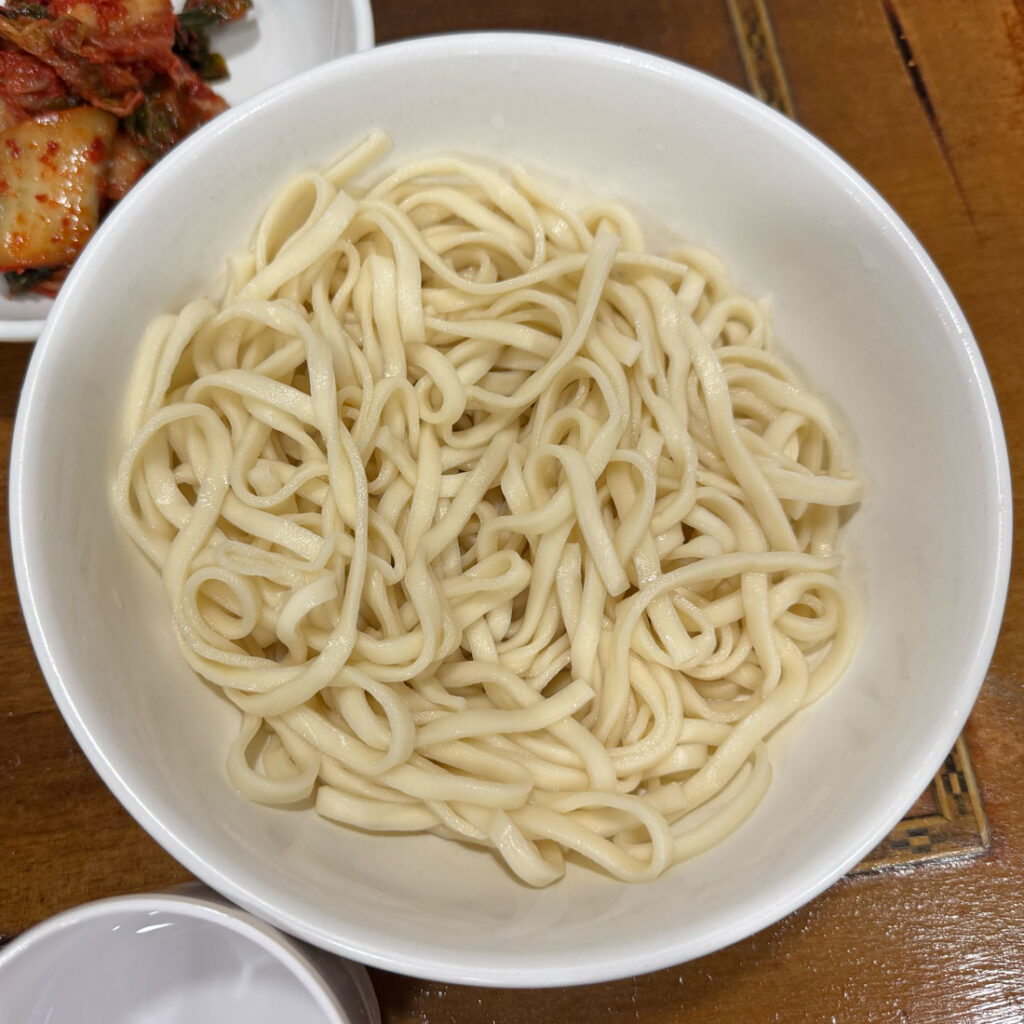 등촌샤브칼국수 버섯매운탕칼국수 면발