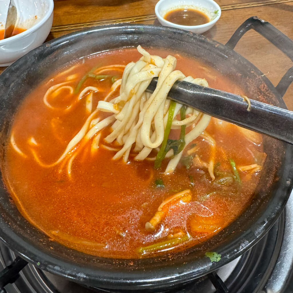 등촌샤브칼국수 버섯매운탕칼국수 익히기