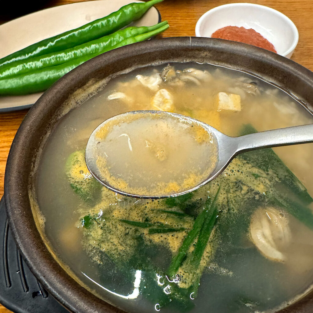 굴토리 굴국밥 국물