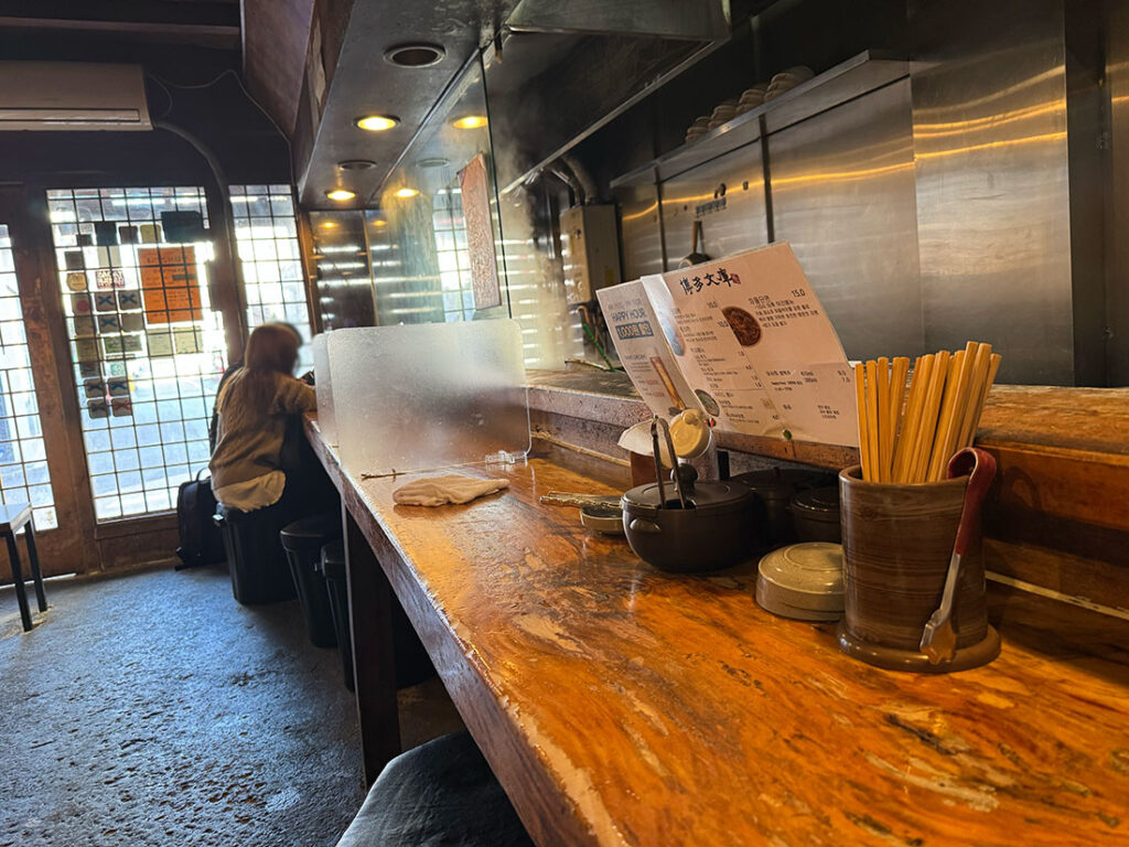 홍대 하카타분코 라멘 매장 내부