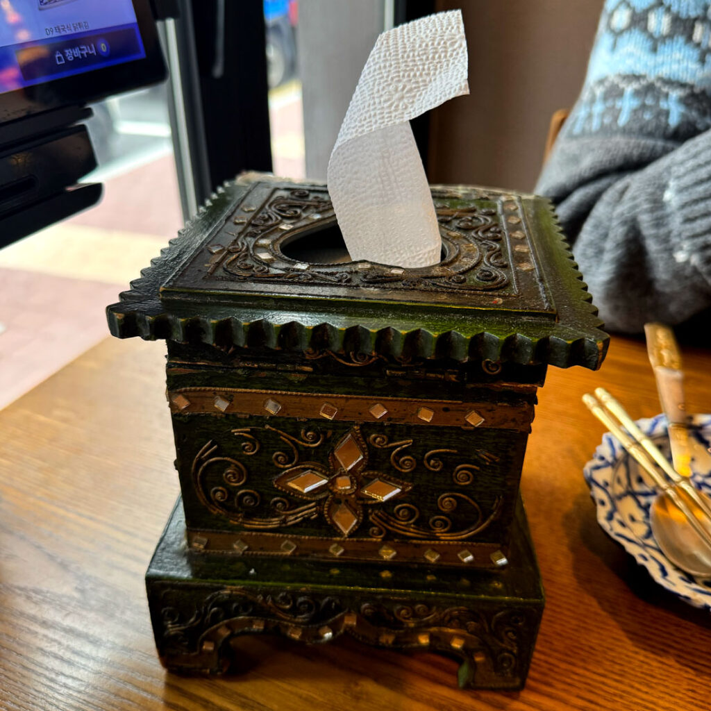 심플리타이 합정점 티슈곽