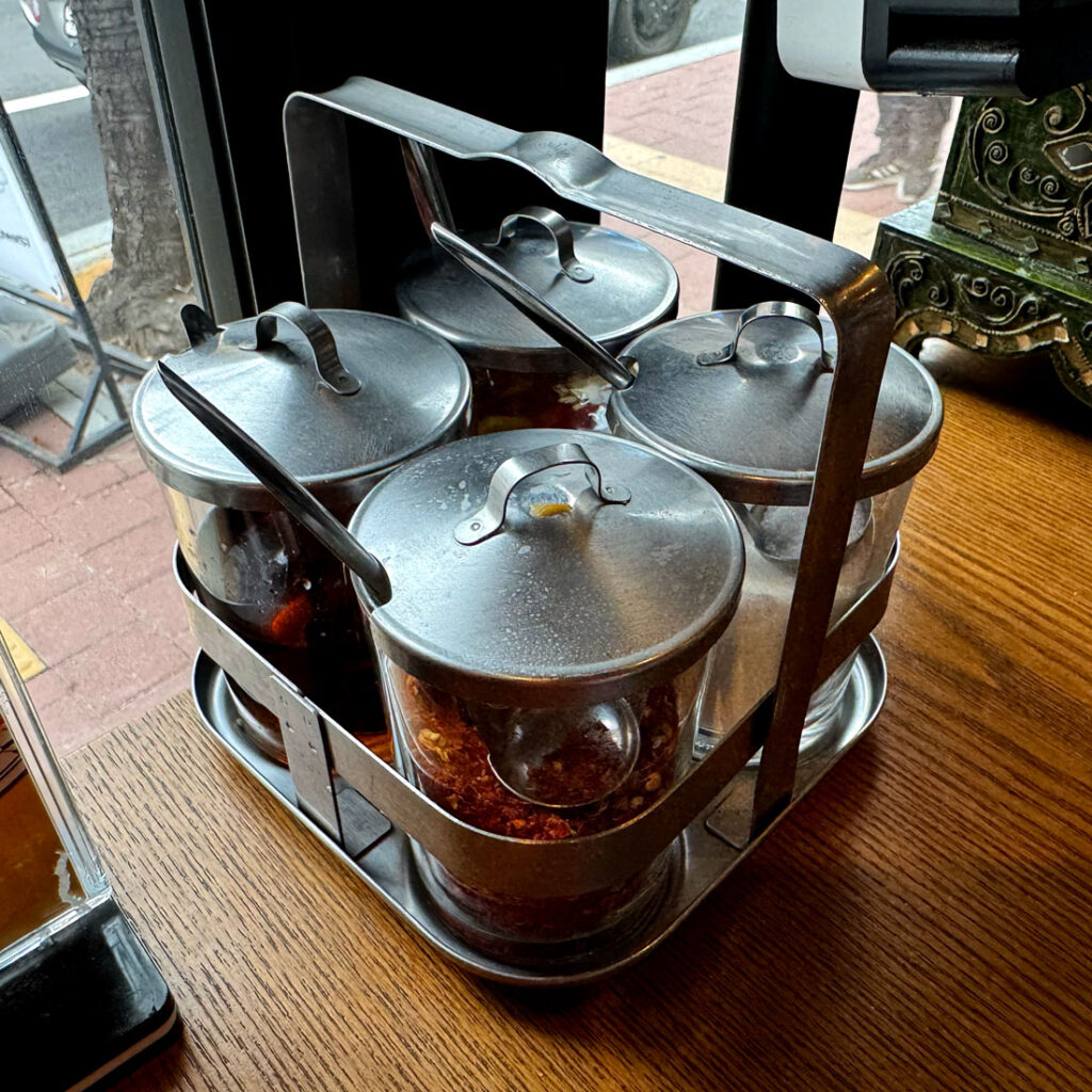 심플리타이 소스통