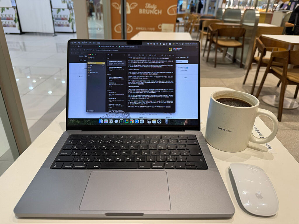 퇴사 후 업무는 카페에서