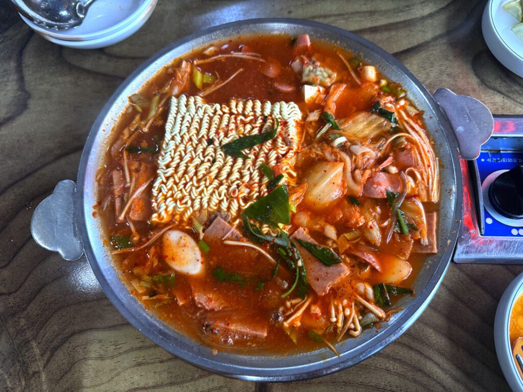 익기 시작하는 일산 돌솥부대찌개