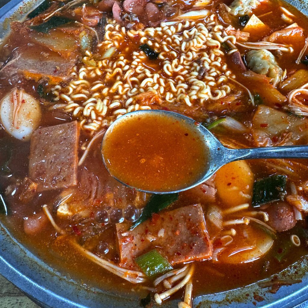 일산 돌솥부대찌개 국물