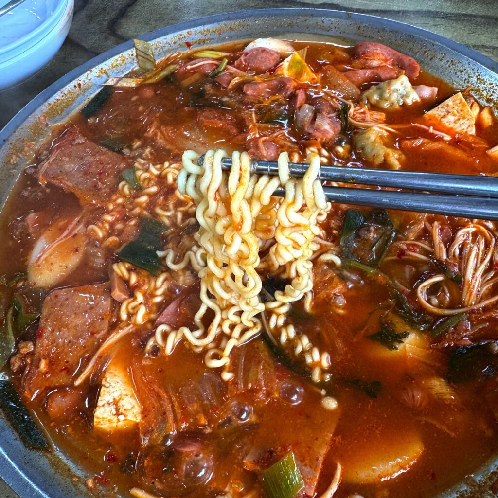 일산 돌솥부대찌개 면사리