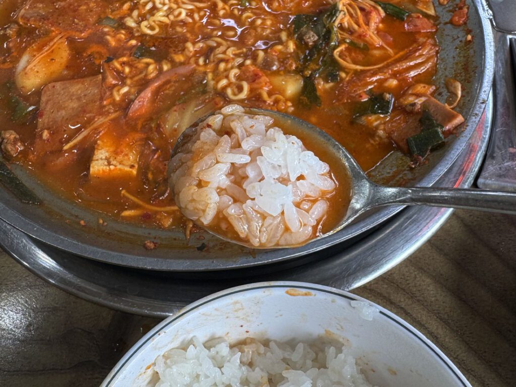 일산 돌솥부대찌개 밥 말아 먹기